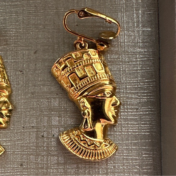 Egyptian Revival Queen Nefertiti Gold Tone Earrings Pierced Dangle Vintage Avon - Picture 5 of 6